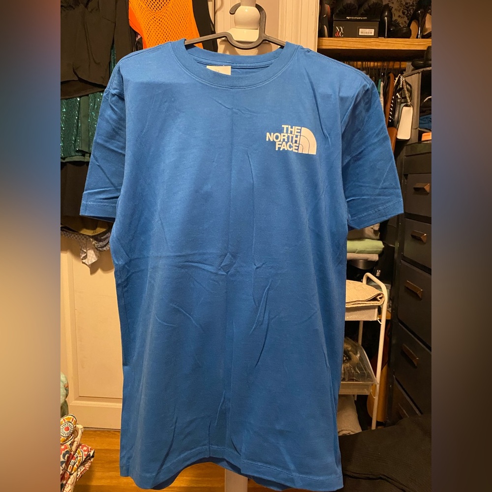 NWT, Men’s Size Small Standard Fit The North Face S/S Box NSE Banff Blue Tee